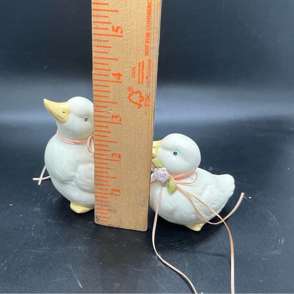 Vintage DEPT56  Duckling With A Pink Ribbon  Figurine - Porcelain   Retired Set - Picture 4 of 13